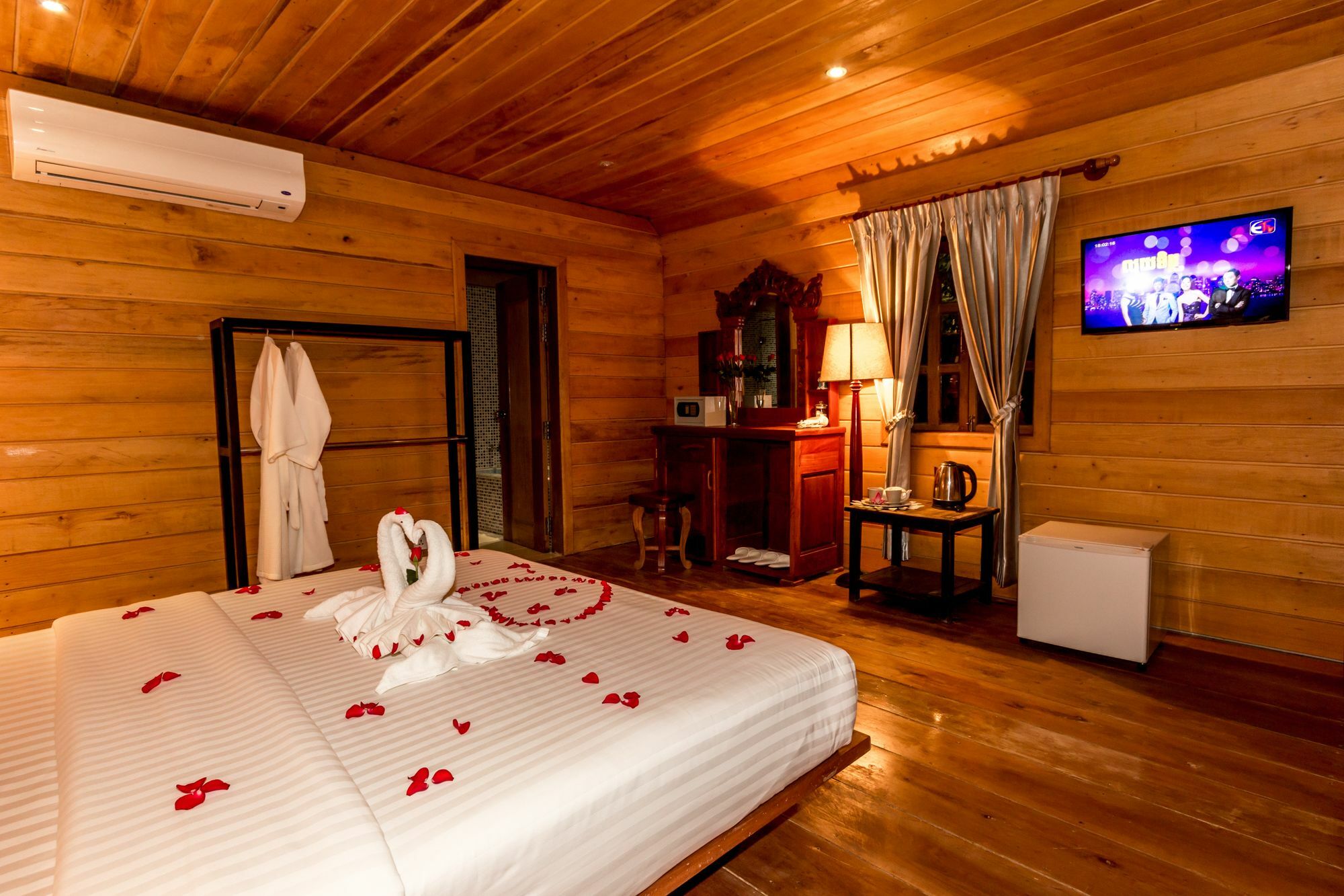 Angkor Heart 4*